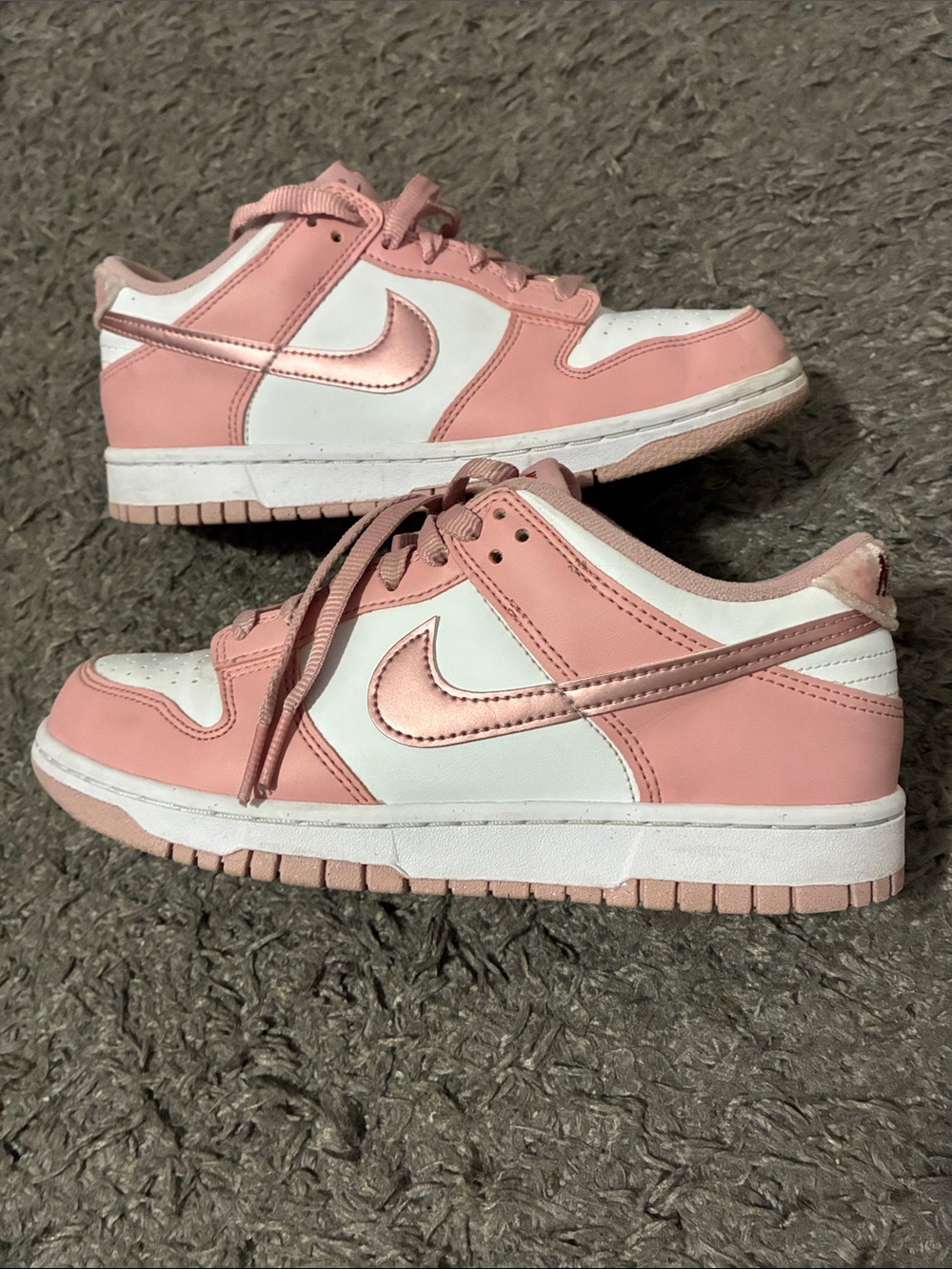 Nike dunk low pink velvet